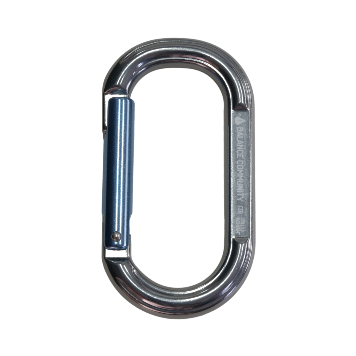 BC Aluminum Carabiner（BCアルミカラビナ）表面。BALANCE COMMUNITYの刻印とスペック表示が見えるオーバル型アルミカラビナ