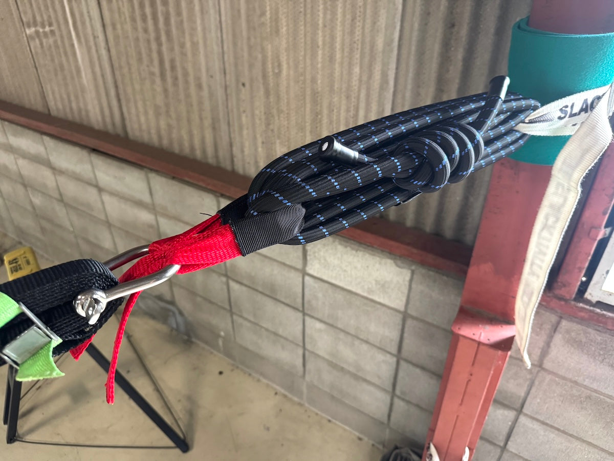 Bungee Link（バンジーリンク）をバスケット掛けでアンカーに回し、Adjustable Bungeeを接続した実際のセットアップ